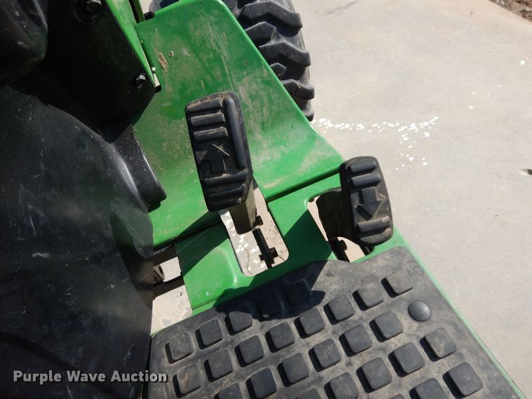 image for item ID9972 2002 John Deere 4115  MFWD tractor