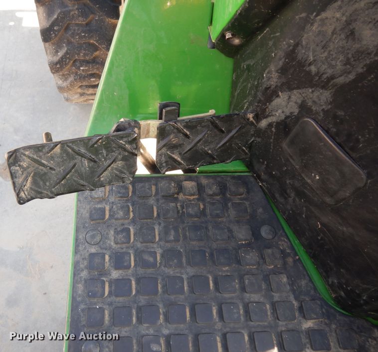 image for item ID9972 2002 John Deere 4115  MFWD tractor