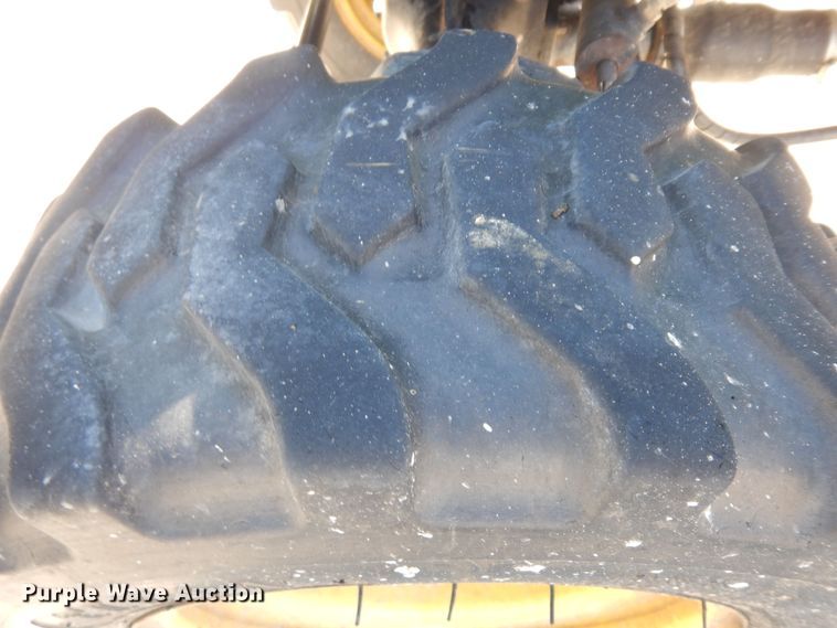 image for item ID9972 2002 John Deere 4115  MFWD tractor