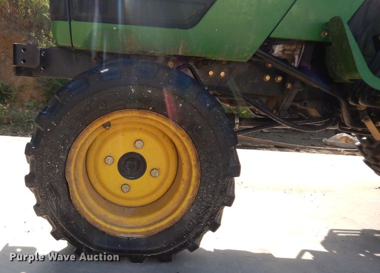 image for item ID9972 2002 John Deere 4115  MFWD tractor