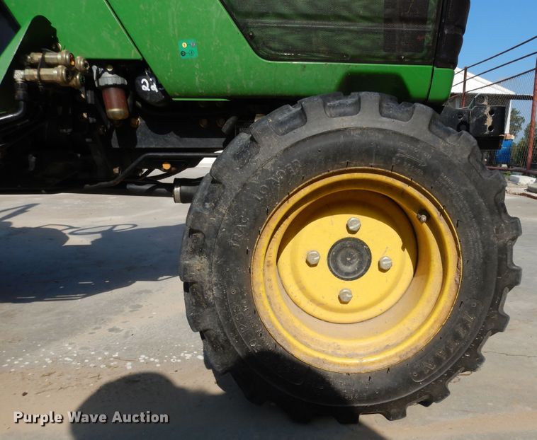 image for item ID9972 2002 John Deere 4115  MFWD tractor