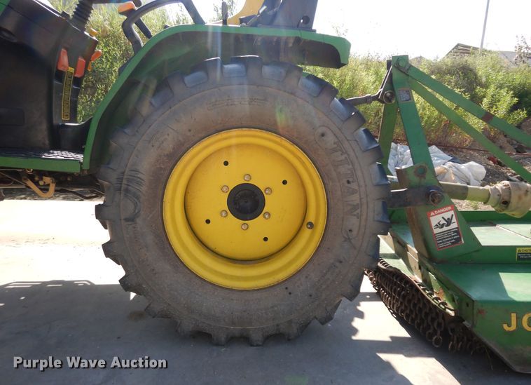 image for item ID9972 2002 John Deere 4115  MFWD tractor