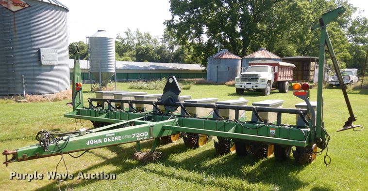 image for item ID9977 John Deere 7200  no-till planter