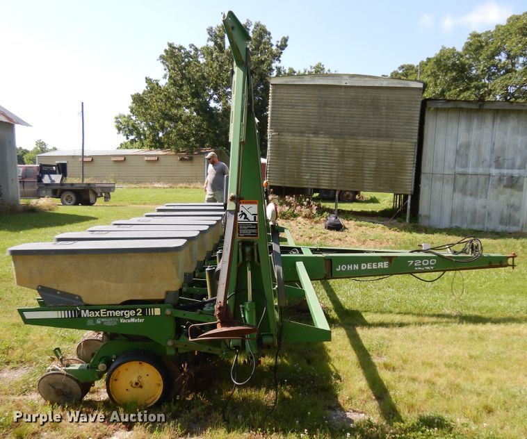 image for item ID9977 John Deere 7200  no-till planter