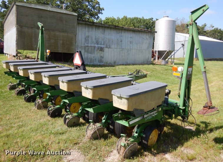 image for item ID9977 John Deere 7200  no-till planter