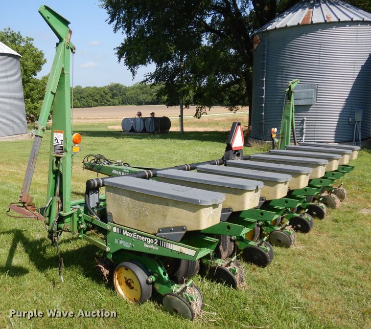 image for item ID9977 John Deere 7200  no-till planter