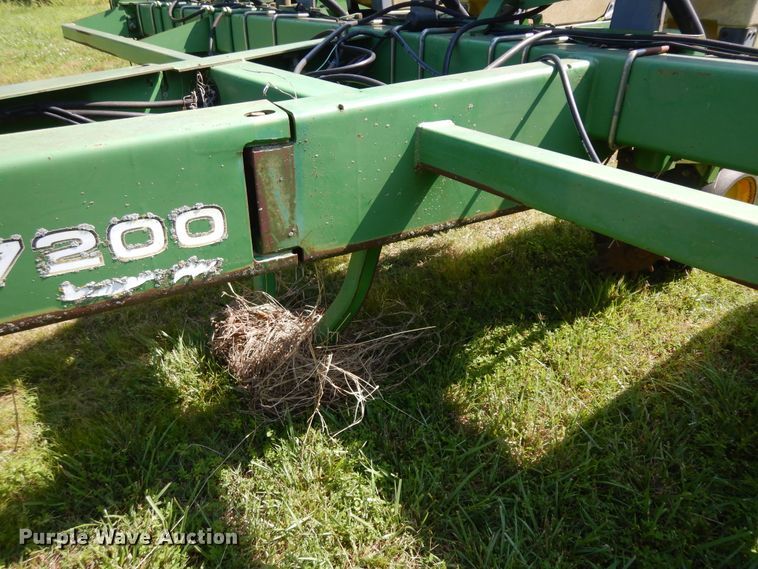 image for item ID9977 John Deere 7200  no-till planter