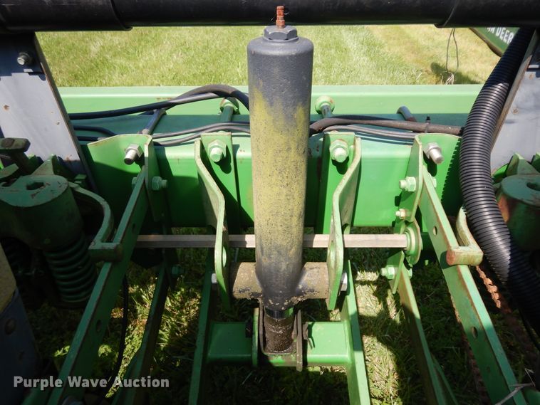 image for item ID9977 John Deere 7200  no-till planter