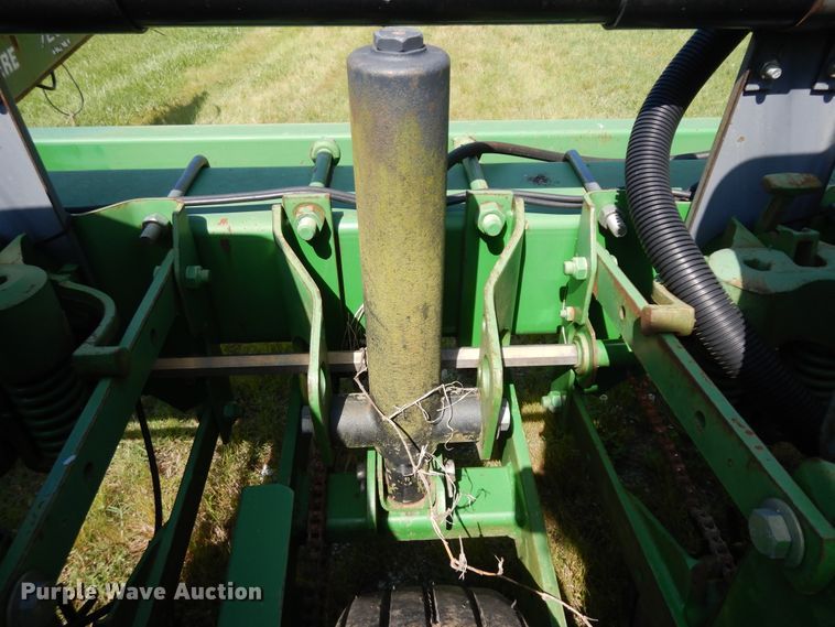 image for item ID9977 John Deere 7200  no-till planter
