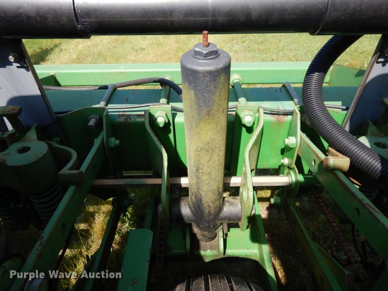 image for item ID9977 John Deere 7200  no-till planter