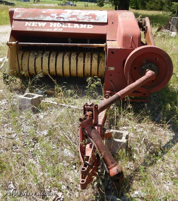 image for item ID9981 New Holland Super Hayliner 69  small square baler