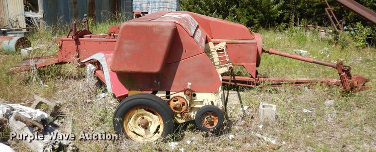 image for item ID9981 New Holland Super Hayliner 69  small square baler