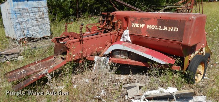 image for item ID9981 New Holland Super Hayliner 69  small square baler