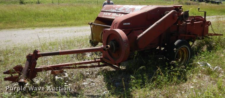 image for item ID9981 New Holland Super Hayliner 69  small square baler