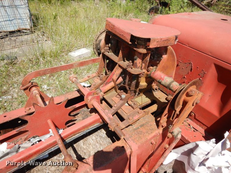 image for item ID9981 New Holland Super Hayliner 69  small square baler