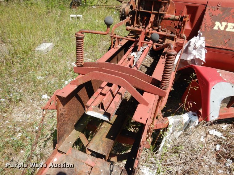 image for item ID9981 New Holland Super Hayliner 69  small square baler