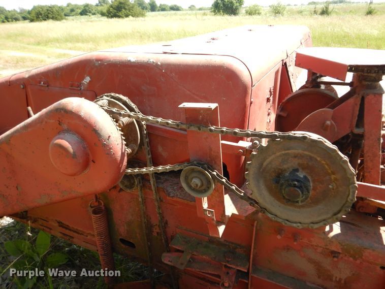 image for item ID9981 New Holland Super Hayliner 69  small square baler