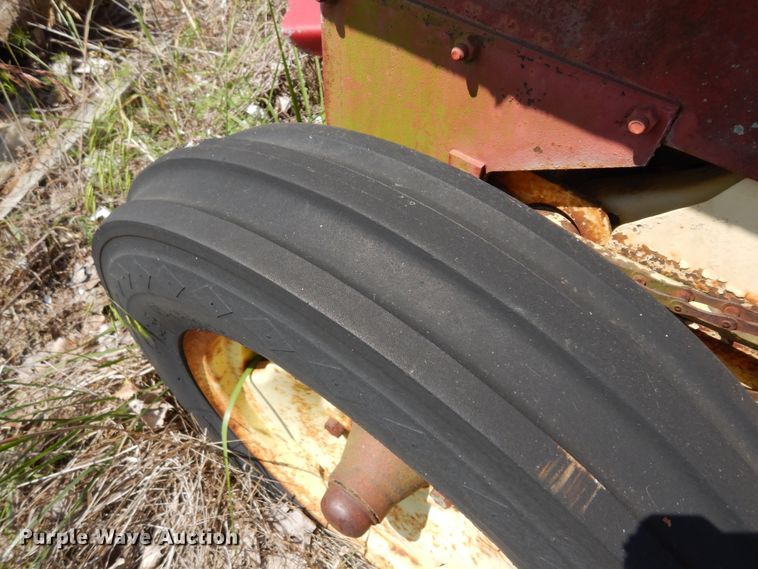 image for item ID9981 New Holland Super Hayliner 69  small square baler