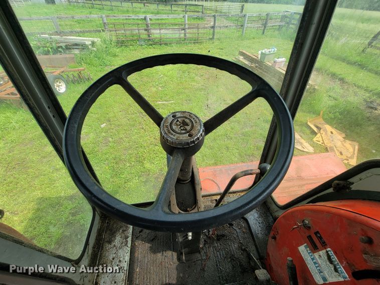 image for item IF9818 Massey Ferguson 550  combine