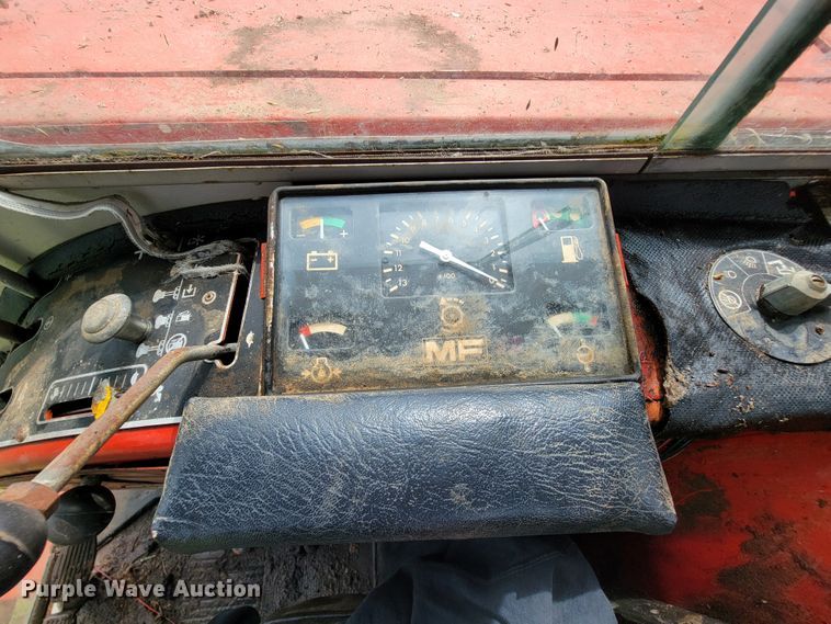 image for item IF9818 Massey Ferguson 550  combine