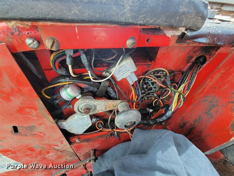 image for item IF9818 Massey Ferguson 550  combine