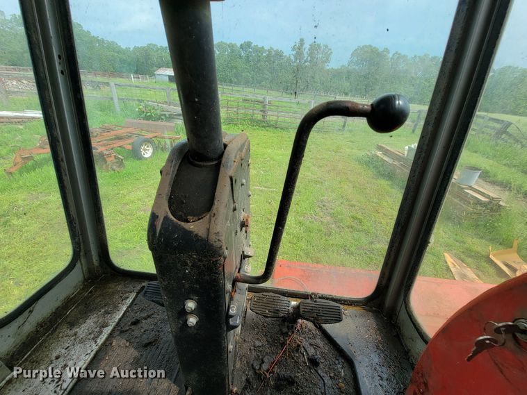 image for item IF9818 Massey Ferguson 550  combine