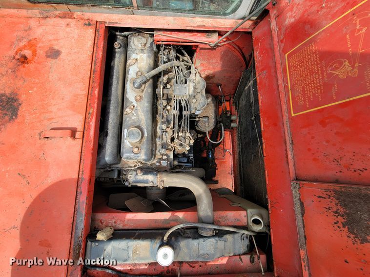 image for item IF9818 Massey Ferguson 550  combine