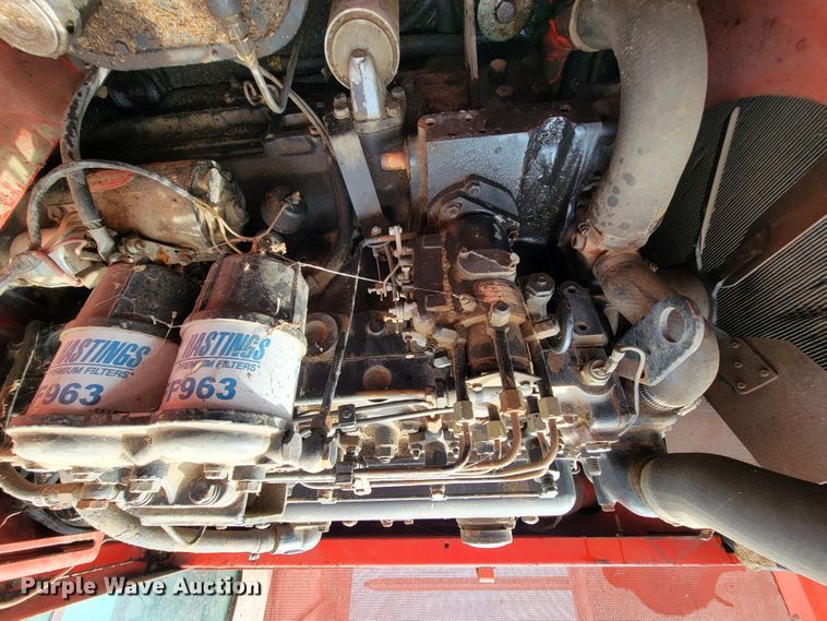 image for item IF9818 Massey Ferguson 550  combine