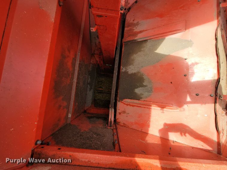 image for item IF9818 Massey Ferguson 550  combine