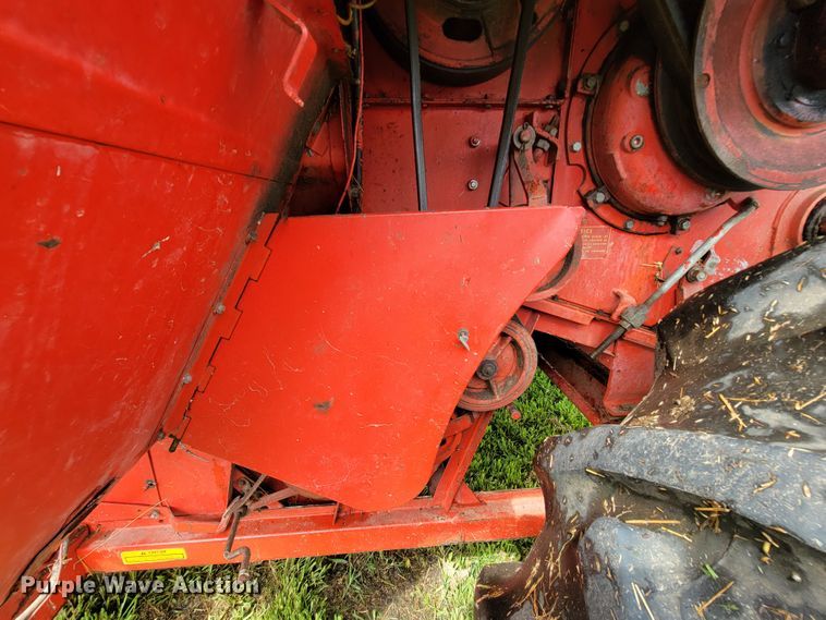 image for item IF9818 Massey Ferguson 550  combine