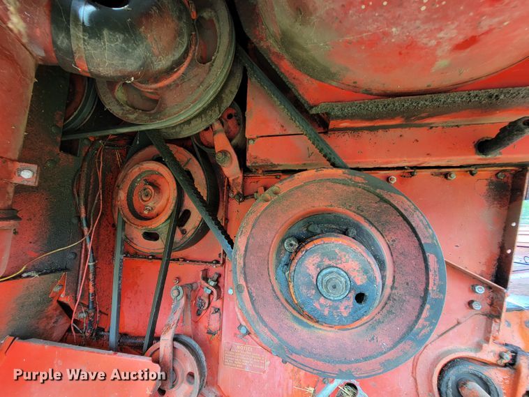 image for item IF9818 Massey Ferguson 550  combine