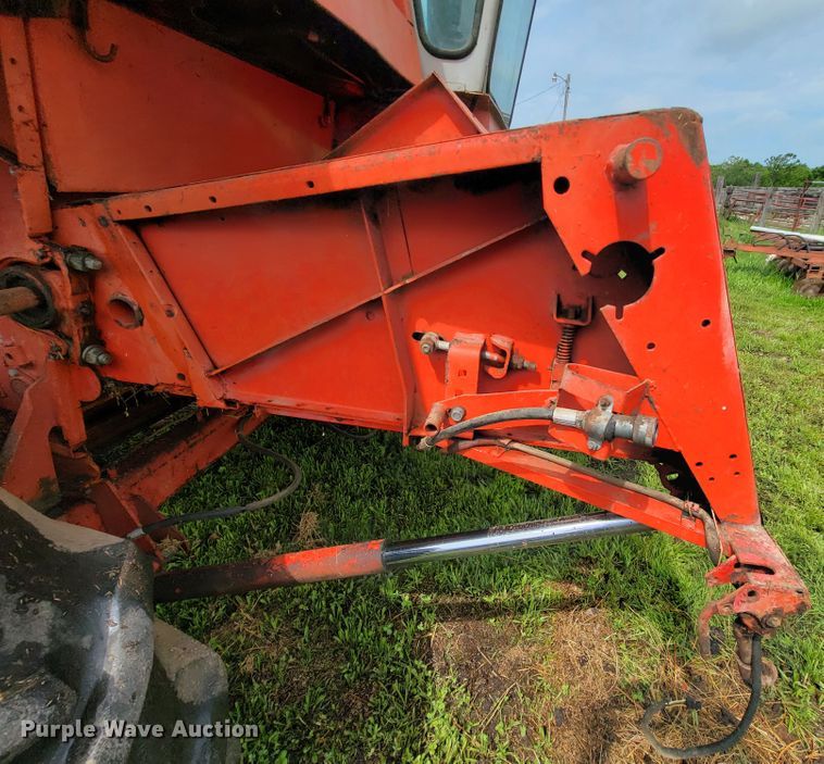 image for item IF9818 Massey Ferguson 550  combine