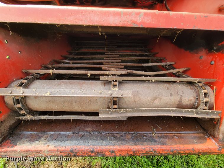 image for item IF9818 Massey Ferguson 550  combine