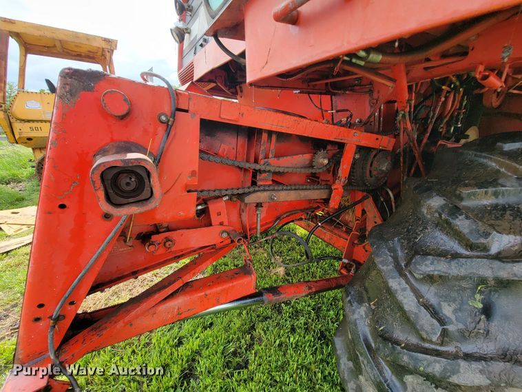 image for item IF9818 Massey Ferguson 550  combine
