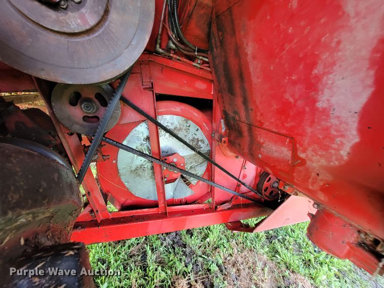 image for item IF9818 Massey Ferguson 550  combine