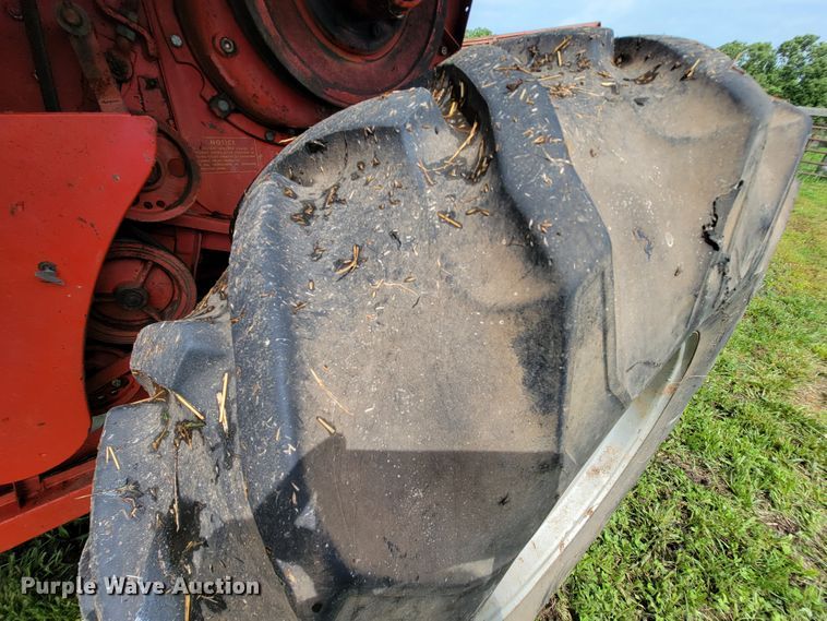 image for item IF9818 Massey Ferguson 550  combine