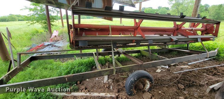 image for item IF9818 Massey Ferguson 550  combine