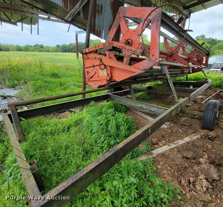 image for item IF9818 Massey Ferguson 550  combine