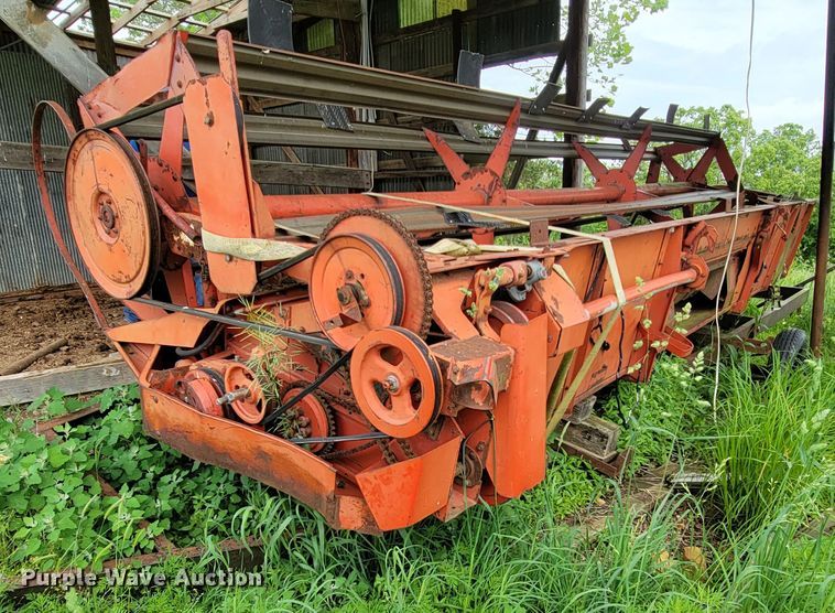 image for item IF9818 Massey Ferguson 550  combine