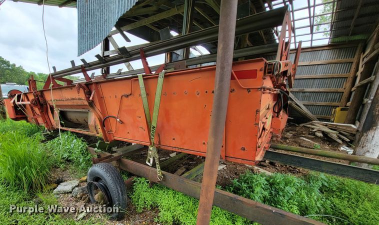 image for item IF9818 Massey Ferguson 550  combine