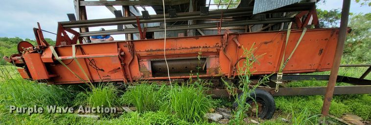 image for item IF9818 Massey Ferguson 550  combine