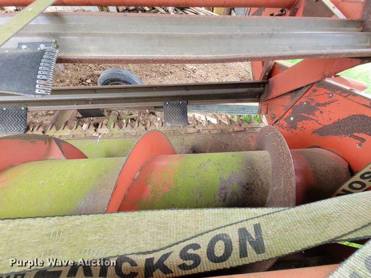 image for item IF9818 Massey Ferguson 550  combine