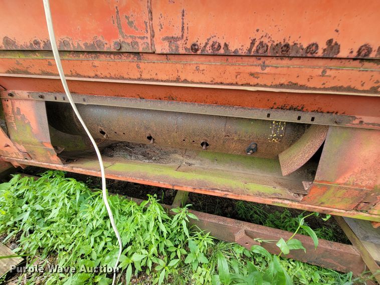 image for item IF9818 Massey Ferguson 550  combine