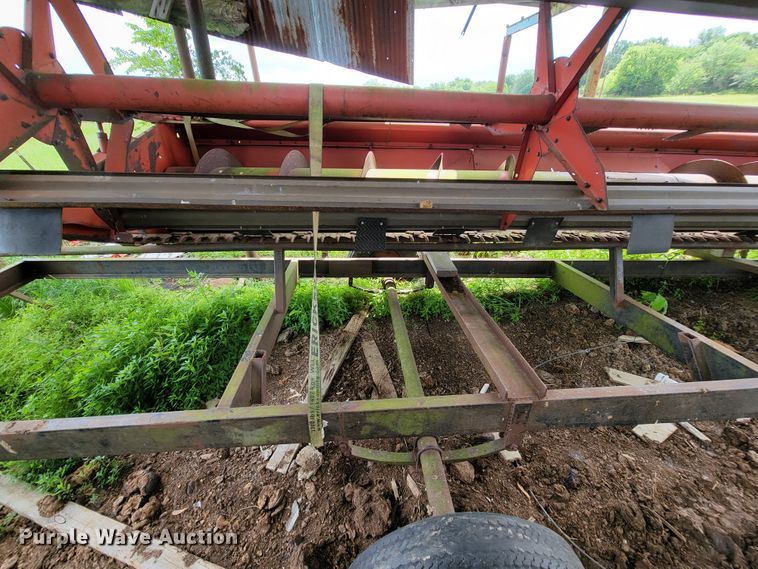 image for item IF9818 Massey Ferguson 550  combine