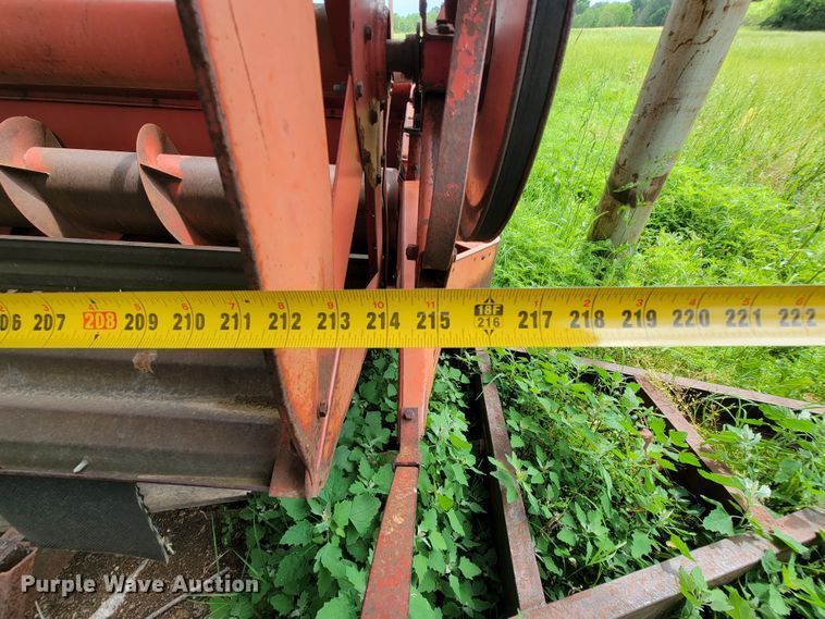 image for item IF9818 Massey Ferguson 550  combine