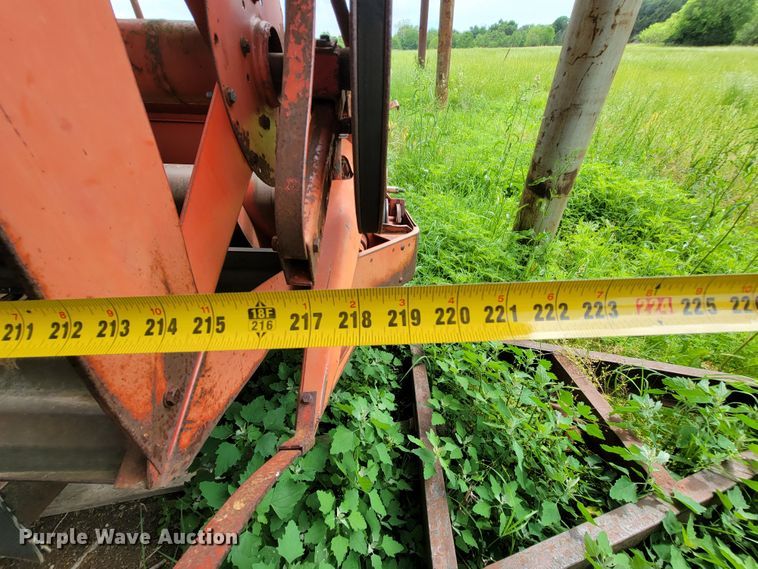 image for item IF9818 Massey Ferguson 550  combine