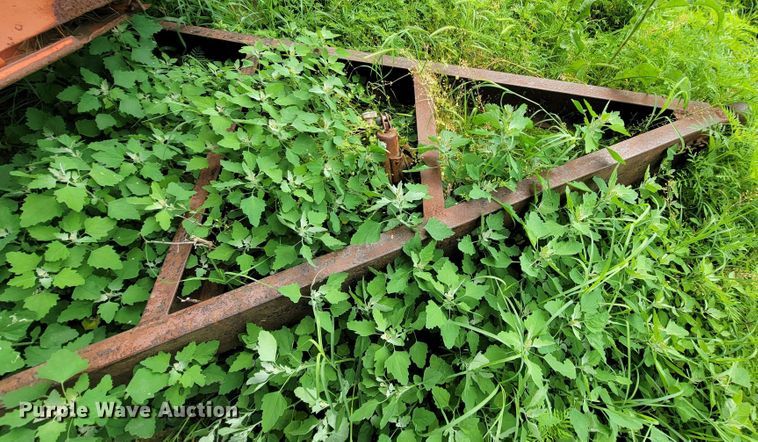 image for item IF9818 Massey Ferguson 550  combine