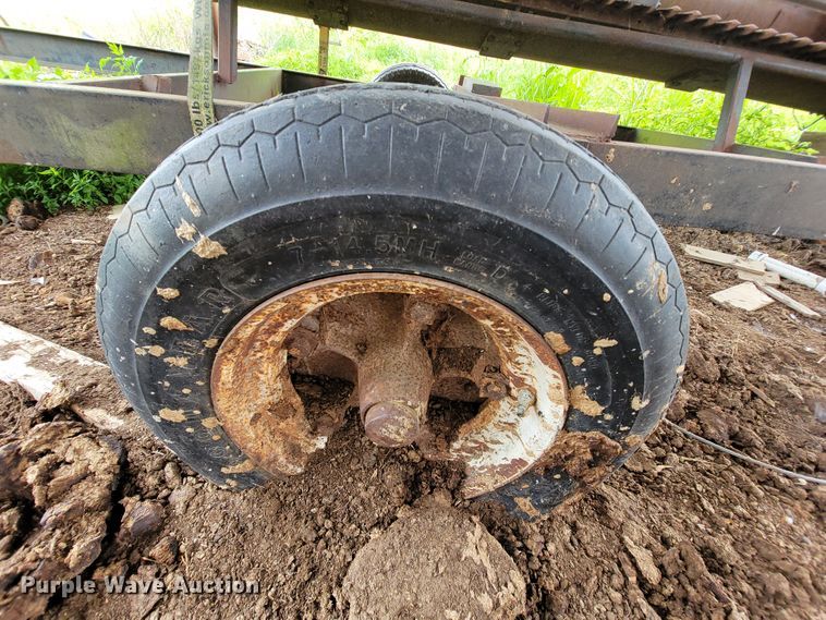 image for item IF9818 Massey Ferguson 550  combine