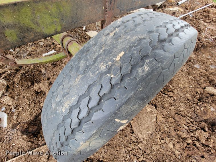 image for item IF9818 Massey Ferguson 550  combine