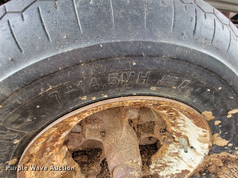 image for item IF9818 Massey Ferguson 550  combine